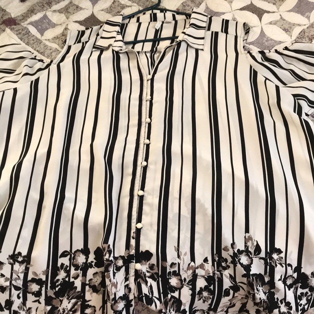 Plus size women’s cold shoulder blouse